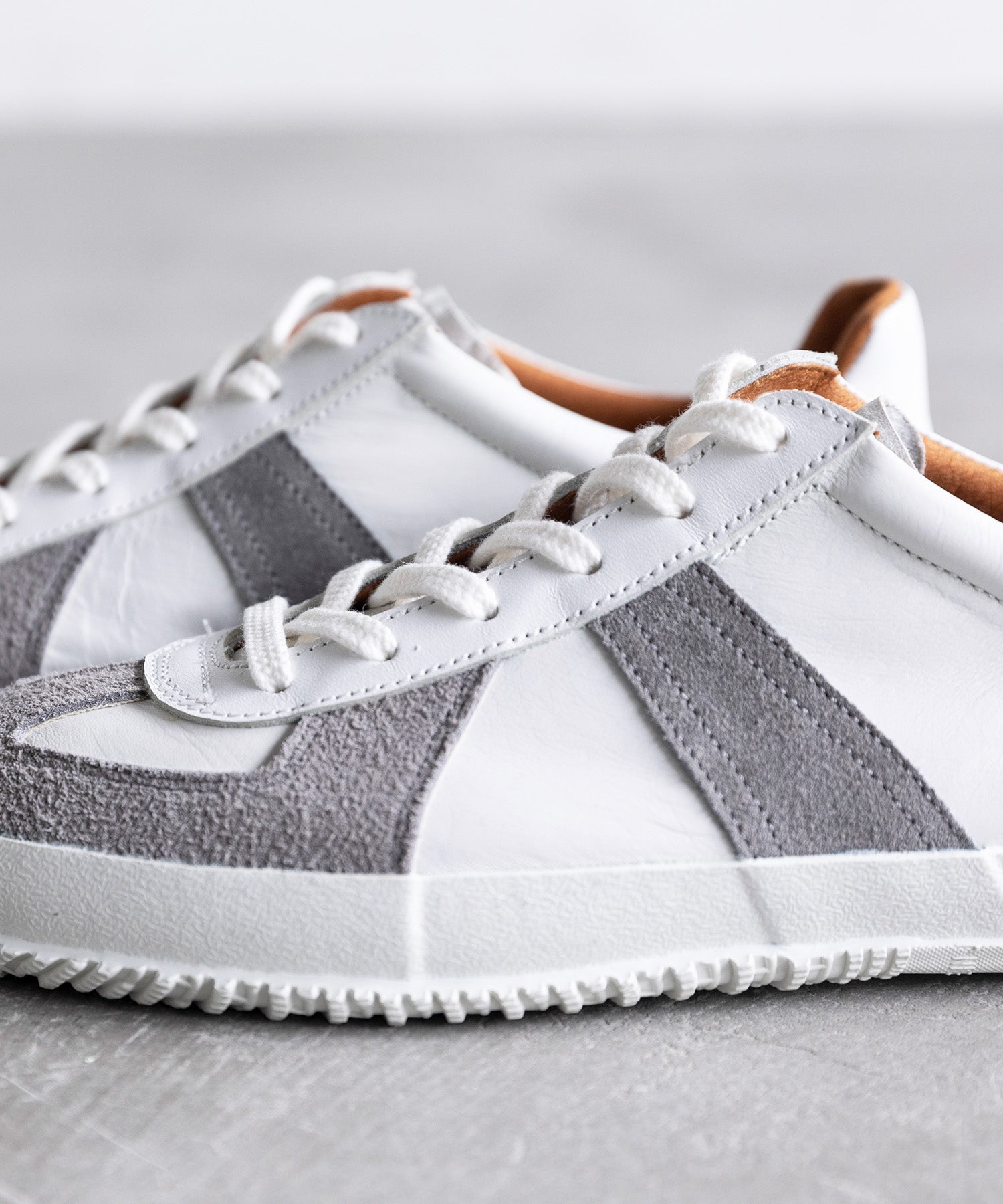 SP-1047 White - SPINGLE