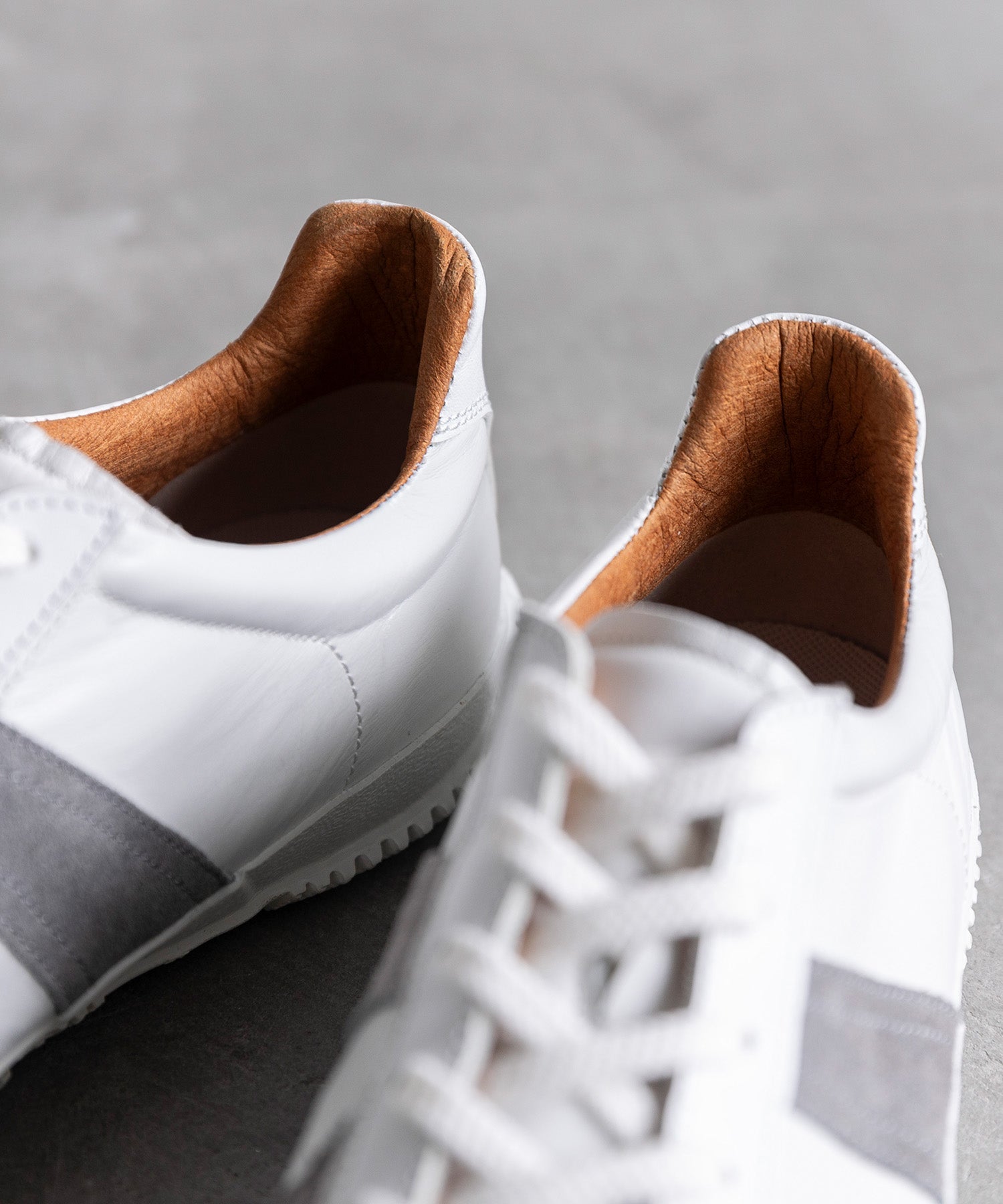 SP-1047 White - SPINGLE