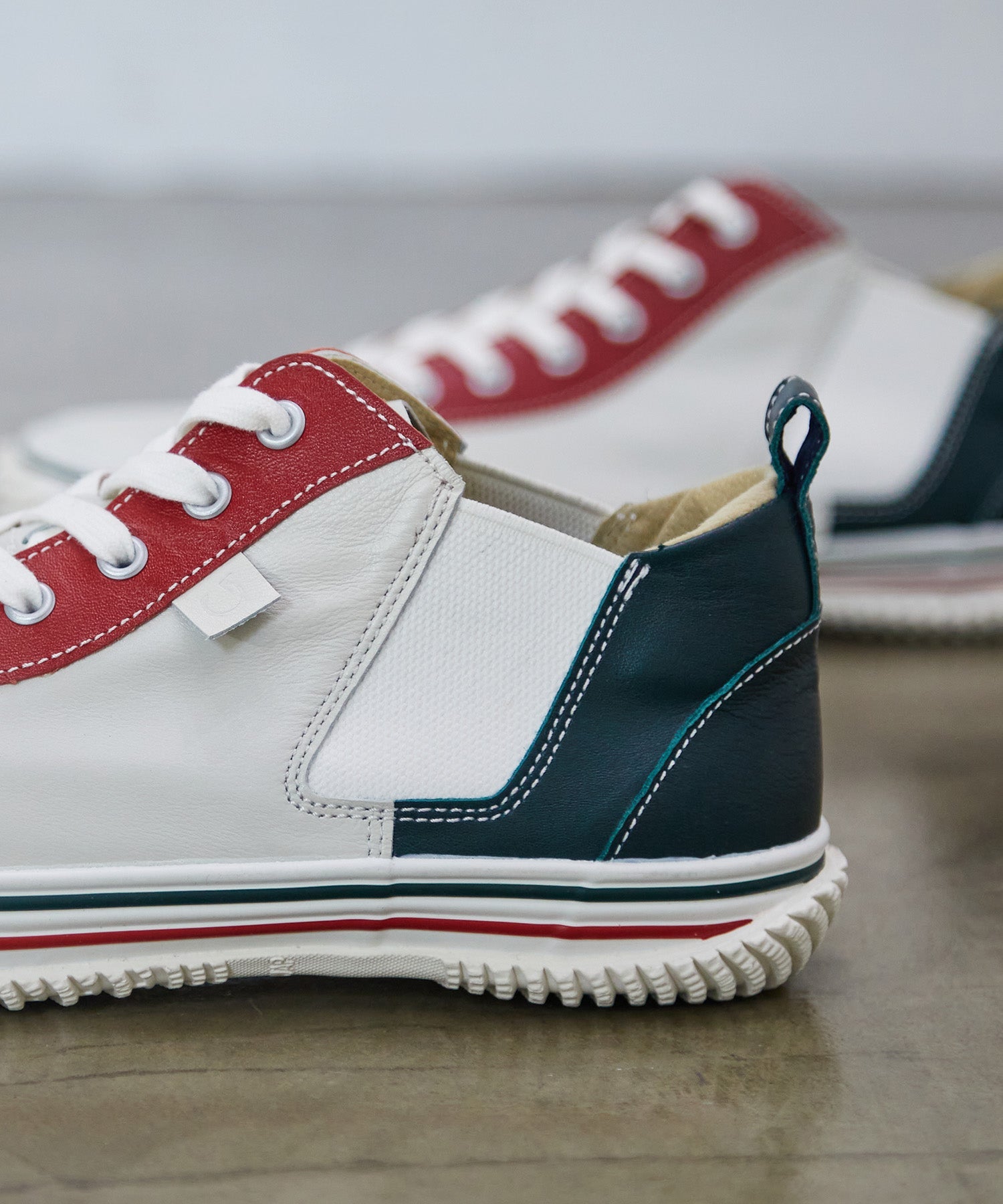 SP-442 Ivory/Aka - SPINGLE