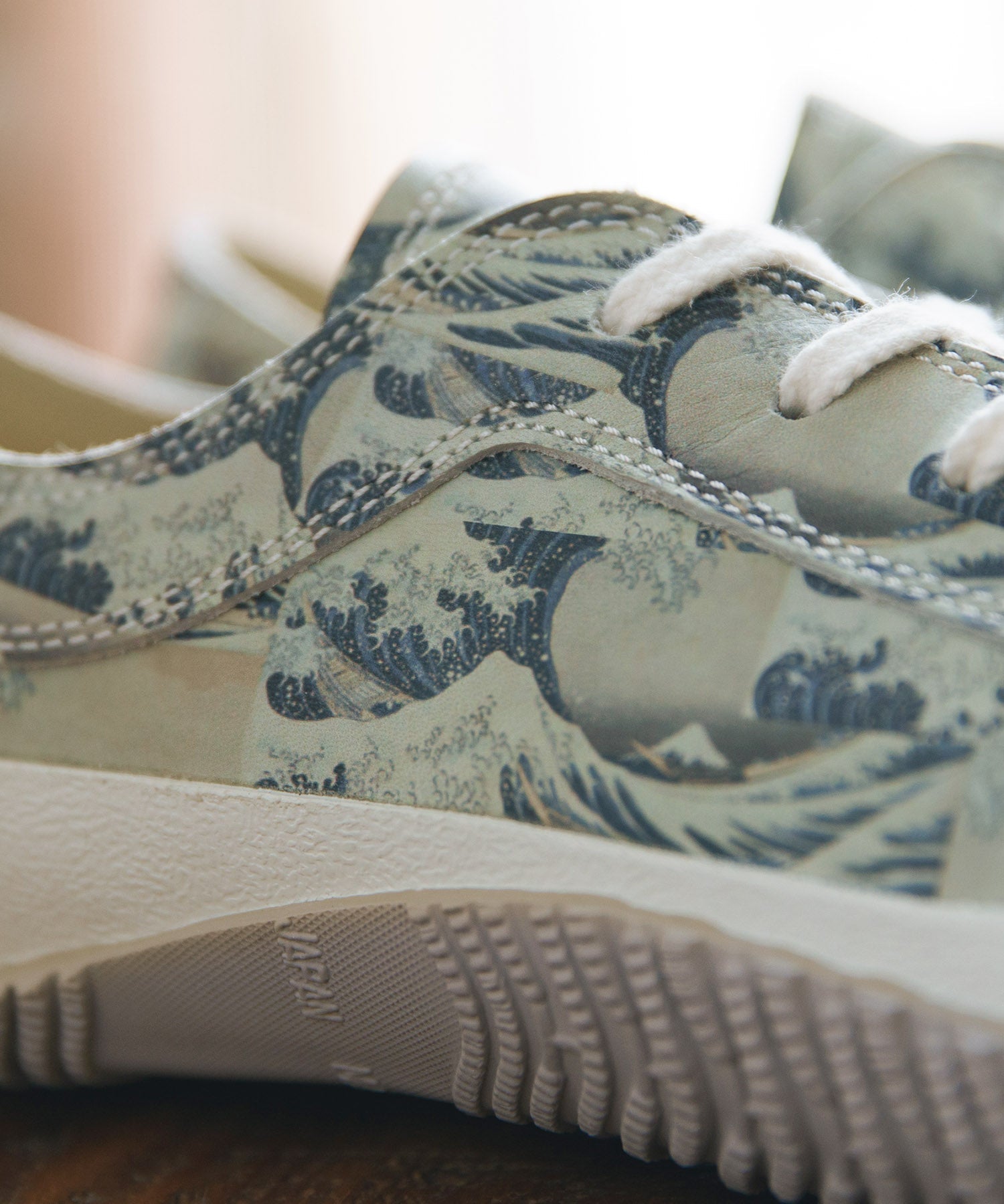 SPM-101HOKUSAI White - SPINGLE