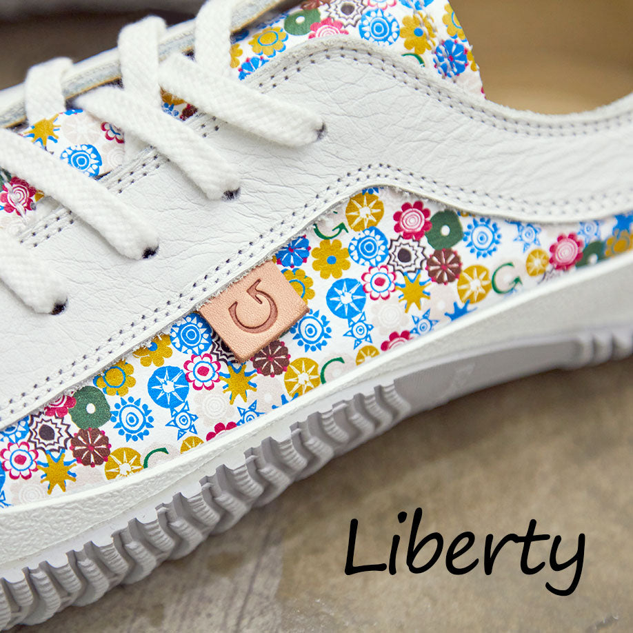 シーズンテーマである「Liberty」をイメージしたオリジナルフラワープリント