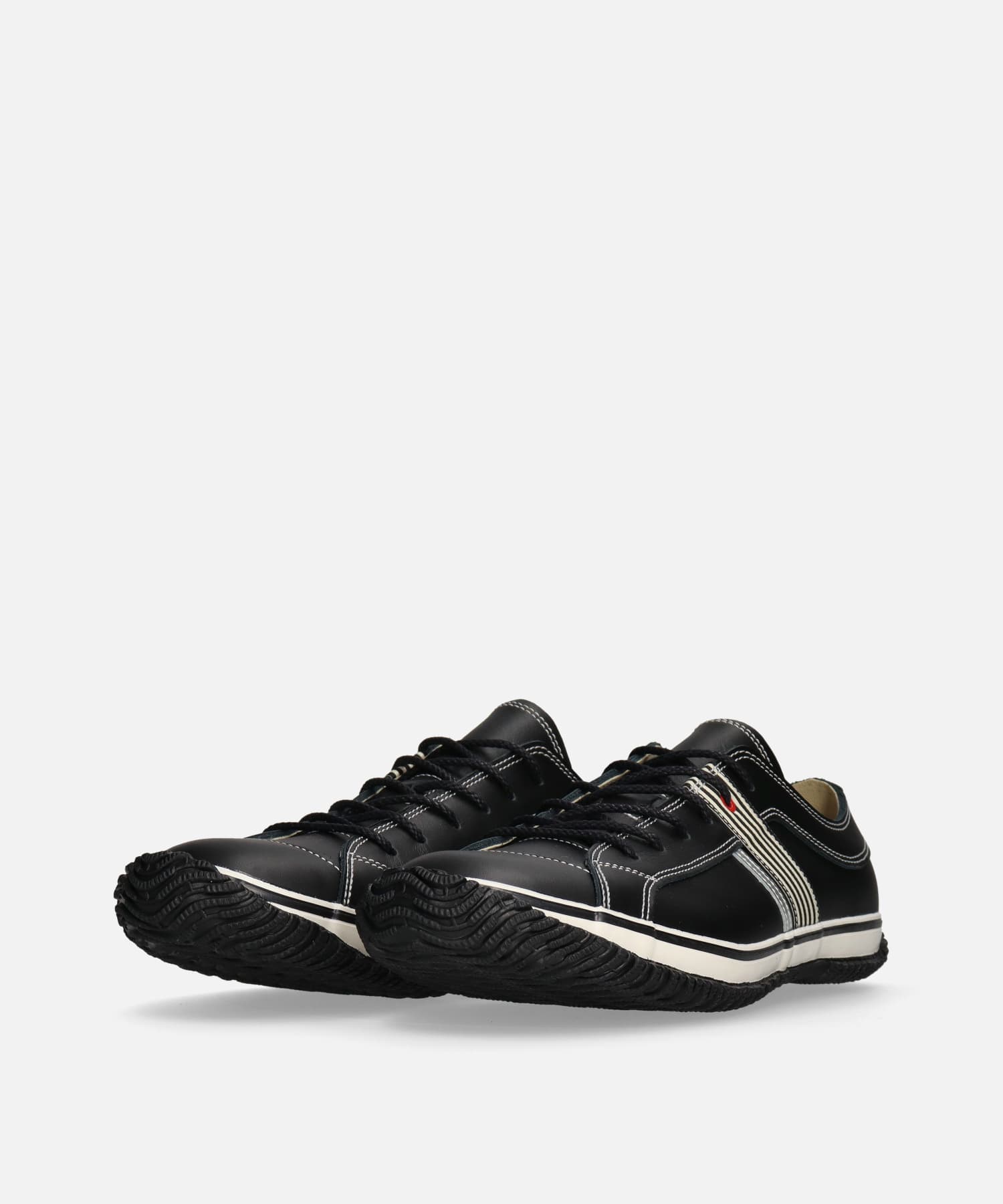 SP-168 Black/White